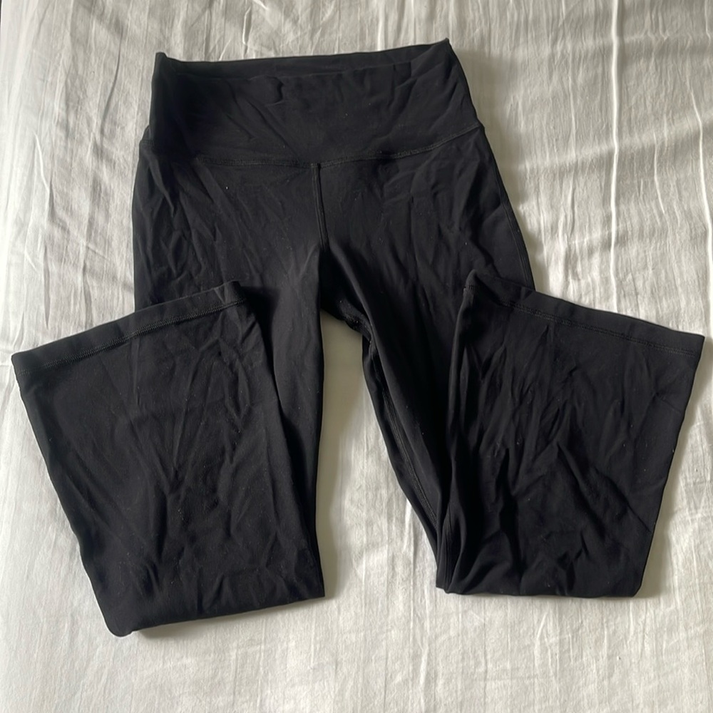 Aritzia TnaBUTTER Atmosphere Hi-Rise Cropped flare pants